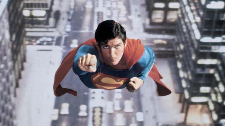 <p><span style="color:rgb(0, 0, 0)">1930'lu yıllarda çizgi roman karakteri olarak ortay çıkarılan "Superman", seneler içerisinde farklı oyuncular ve farklı hikayelerle izleyici karşısına çıkmaya devam etti.</span></p>