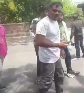 <p>Uçakta bulunan Hindistan doğumlu İngiliz vatandaşı Vishwashkumar Ramesh, kazada sağ kurtulan tek isimdi.</p>
<p> </p>