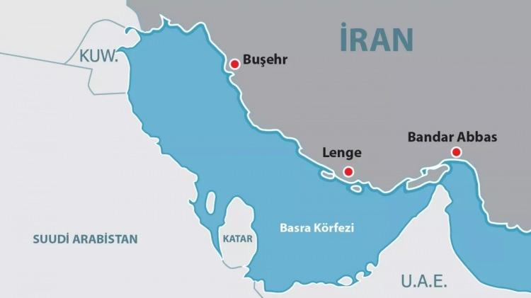 <p>Küresel Risk Yönetimi Araştırma Başkanı Arne Lohmann Rasmussen, LinkedIn hesabından yaptığı paylaşımda, petrol piyasası açısından "en büyük kabusun" Hürmüz Boğazı'nın kapanması olacağını ifade etti. İran'ın bu dar geçiş noktasını kapatması halinde küresel petrol akışının yüzde 20'sinin etkilenebileceğini kaydeden Rasmussen, boğazın kapanması durumunda petrol fiyatlarının 100 dolara kadar çıkabileceği uyarısında bulundu. </p>
<p> </p>