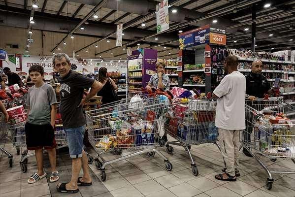 <p>Tahran yönetimi, İsrail'in Tel Aviv şehrine çok sayıda füzelerle saldırı düzenledi.</p>