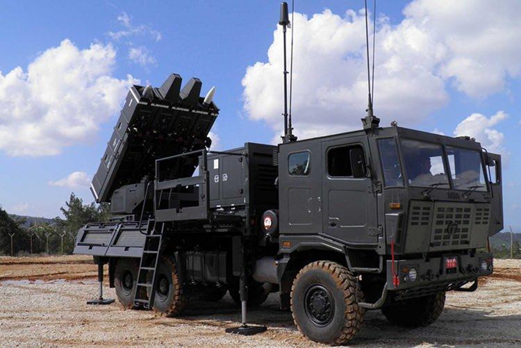 <p><span style="color:#B22222"><strong>8) SPYDER AIR DEFENSE SYSTEM</strong></span></p>
<p> </p>
<p><span style="color:#B22222"><strong>Görevi: </strong></span>Uçak, helikopter, İHA ve seyir füzelerine karşı kısa ve orta menzilli savunma</p>
<p> </p>
<p><span style="color:#B22222"><strong>Menzil: </strong></span>20 - 60 km (Spyder-MR versiyonuna göre değişir)</p>
<p> </p>
<p><span style="color:#B22222"><strong>Üretici: </strong></span>Rafael + IAI</p>
<p> </p>
<p><span style="color:#B22222"><strong>Füze Tipi:</strong> </span>Python-5 ve Derby füzeleri</p>
<p> </p>
<p><span style="color:#B22222"><strong>Mobilite: </strong></span>Oldukça hızlı konuşlandırılabilir sistem</p>