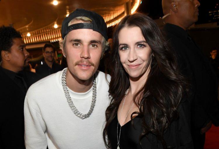 <p><span style="color:#0000FF"><strong>(JUSTİN BİEBER VE ANNESİ)</strong></span></p>
