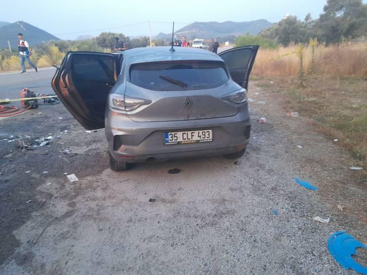 <p>Yaralanan E.D.D. (20) ve Z.N. (20), ambulanslarla Menderes Devlet Hastanesi'ne kaldırıldı. </p>
