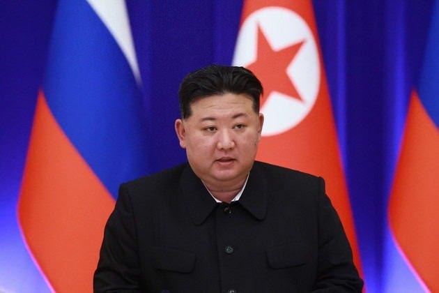 <p>Resmi açıklamasında, "Müttefikimiz İran'a yönelik her türlü tehdide karşı kararlılıkla karşılık vereceğiz. Küresel emperyalizmin paralı askerlerini uyarıyoruz" ifadelerine yer verdi.</p>
<p> </p>