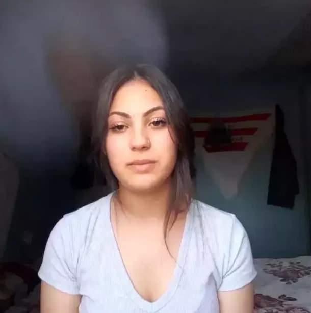 <p><span style="color:#000000"><strong>Koreli turistlerden yemek için değil videolarını çektiği ve bunun karşılığında para talebinde bulunduğunu söyleyen genç kadın, şöyle konuştu:</strong></span></p>
<p><span style="color:#000000"><strong>"Ben bir Düzceli olarak Mudurnu Alaçam Köyü'ne misafir olarak bir düğüne gitmiştim. Alaçam'da düğüne Koreli arkadaşlarımız katıldı ve onlara ben de birkaç saat yardımcı oldum. Videolarını çekmelerine vesaire konularda yardımcı oldum.</strong></span></p>