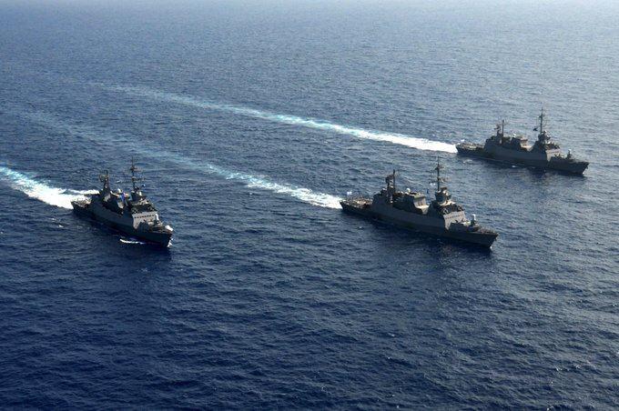 <p>İsrail Savunma Bakanı Israel Katz da yaptığı açıklamada, saldırıya değinerek, "İsrail’in havadaki ve denizdeki uzun eli her yere ulaşacaktır. Husileri, İsrail'e saldırmaya devam ederlerse güçlü bir karşılık vereceğimiz ve onları deniz ve hava ablukası içine alacağımız konusunda uyardık." ifadelerine yer verdi.</p>