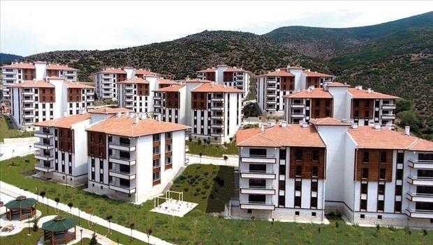 <p>TOKİ'de şu ana kadar ihalesi tamamlanan 165 bin 55 konutun 128 bin 348'i İstanbul ve Ankara gibi büyükşehirlerde inşa edilecek.</p>
