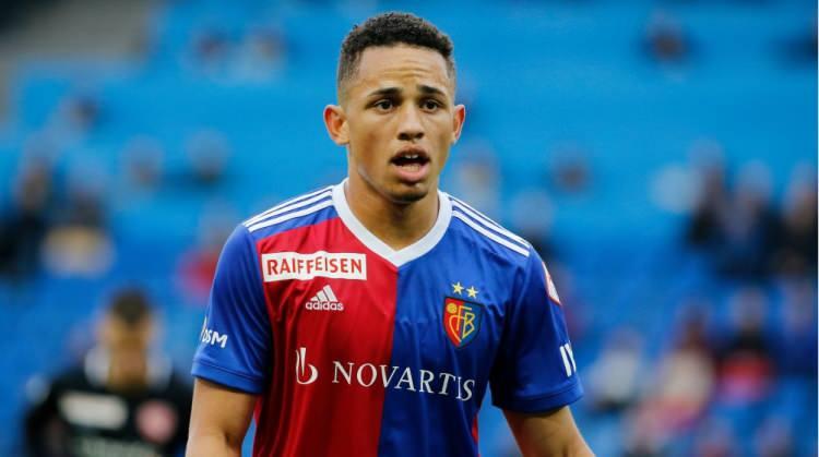 <p>Basel altyapısında futbola başlayan ve sonrasında sırasıyla Salzburg, Milan ve Napoli formalarını giyen Noah Okafor kariyerinin en iyi dönemini Avusturya'da geçirdi.</p>