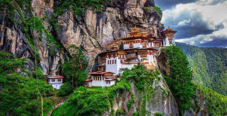 <p><span style="color:inherit"><span style="color:rgb(178, 34, 34)"><strong>3) BHUTAN KRALLIĞI</strong></span></span></p>

<p> </p>
