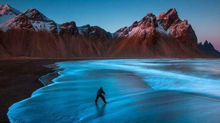 <p>İzlanda'nın &ouml;zellikle uzak olmasının yanı sıra, tatlı su rezervleri, deniz kaynakları ve yenilenebilir enerji kaynaklarının varlığı sayesinde kaynaklar i&ccedil;in diğer &uuml;lkelere bağımlılığı konusunda endişelenmesine gerek kalmayacaktır.</p>
