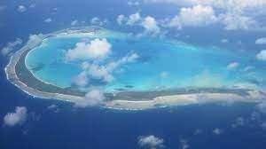 <p>Sadece 11.000 kişilik son derece d&uuml;ş&uuml;k bir n&uuml;fus, &ouml;nde gelen Batı &uuml;lkelerine kıyasla altyapının yetersiz olduğu anlamına geliyor.</p>

<p>&nbsp;</p>

<p>Tuvalu'da doğal kaynaklar da d&uuml;ş&uuml;k olduğundan, olası bir &Uuml;&ccedil;&uuml;nc&uuml; D&uuml;nya Savaşı durumunda istenmeyen bir hedef olarak g&ouml;r&uuml;necektir.</p>
