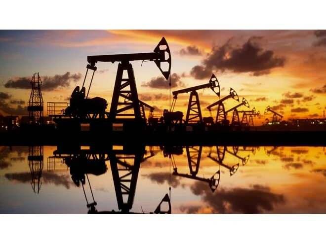 <p><strong>PETROL FİYATLARI FIRLADI</strong></p>
<p> </p>
<p> Brent ham petrolü, Çarşamba günü 2,90 dolarlık artışla varil başına 69,77 dolara yükselerek Nisan ayından bu yana en yüksek seviyesine ulaştı.</p>