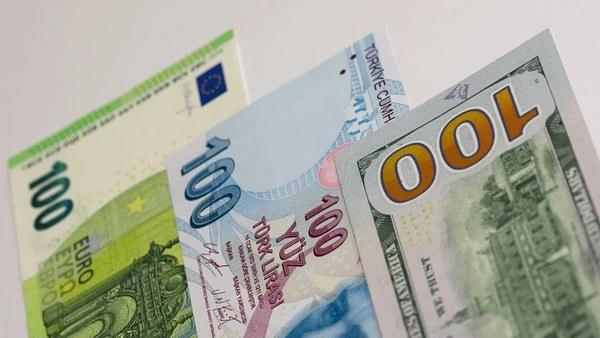 <p>Yurt içinde döviz kurlarında da hareketlilik dikkat çekti. Dolar/TL kuru, yeni güne 39,20 TL bandında başladı. Analistler, jeopolitik belirsizliklerin derinleşmesi halinde kurda yeni yükselişlerin yaşanabileceğini ifade ediyor.</p>