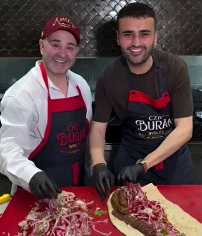 <p><strong><span style="color:#000000">CZN Burak ismiyle tanınan Burak Özdemir'i radarına alan Şafak Sezer, iddialara göre yer aldığı bir reklam içeriğinin izinsiz kullanılmasından dolayı konuyu mahkemeye taşıma kararı aldı. </span></strong></p>