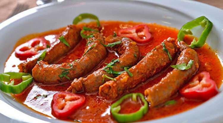 <p><em><strong>Taste Atlas "Dünyanın En İyi 100 Sakatat Yemeği"ni sıraladı. Türkiye, birbirinden çeşitli sakatat tabağıyla listeye damga vurdu.</strong></em></p>