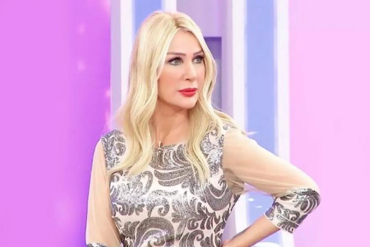 <p><span style="color:#000000">Ünlü şarkıcı ve sunucu Seda Sayan, sunuculuk kariyerinde zirve yaptığı yıllarda gündüz kuşağı programlarıyla özdeşleşen Sayan, programlarındaki dobra ve samimi halleri ile hafızalara kazınmıştı. </span></p>