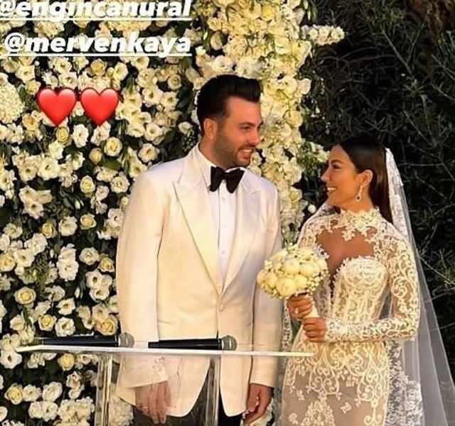 <p>Ünlü şarkıcının oğlu Engincan Ural, 2022 yılında Bodrum'da Merve Kaya ile dünyaevine girmişti.</p>