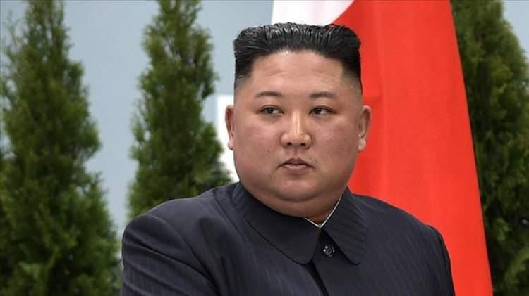 <p><strong><span style="color:#B22222">KIM JONG UN </span> |  FİLİSTİN</strong></p>

<p> </p>

<p><strong>Kuzey Kore Lideri</strong></p>

<p> </p>

<p>Kuzey Kore, 1988'den beri Filistin'i , İsrail kontrolündeki Golan Tepeleri hariç olmak üzere, tarihi Filistin topraklarının tek meşru hükümeti olarak görüyor ve Golan Tepeleri'nin Suriye'ye iade edilmesi gerektiğine inanıyor.</p>
