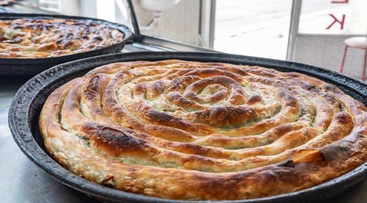 <p><strong>24. BUREK (BOSNA HERSEK)</strong></p>
