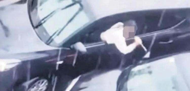 <p><span style="color:#000000"><strong>Sanık hakkında adli kontrol kararı devam ederken, duruşma ileri tarihe ertelendi.</strong></span></p>