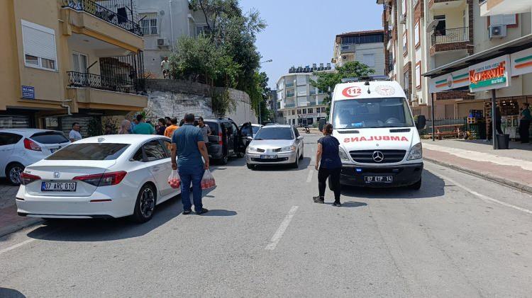 <p>Kaza sonrası yaralanan çocuğun ailesi ile otomobil sürücüsü arasında tartışma yaşandı.</p>
