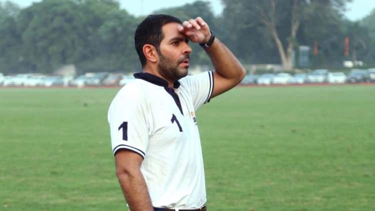 <p><span style="color:#000000">Polo tutkunu Hindistanlı iş insanı Sunjay Kapur, İngiltere' de oynanan Cartier Queen's Cup yarı final mücadelesine katıldı. </span></p>