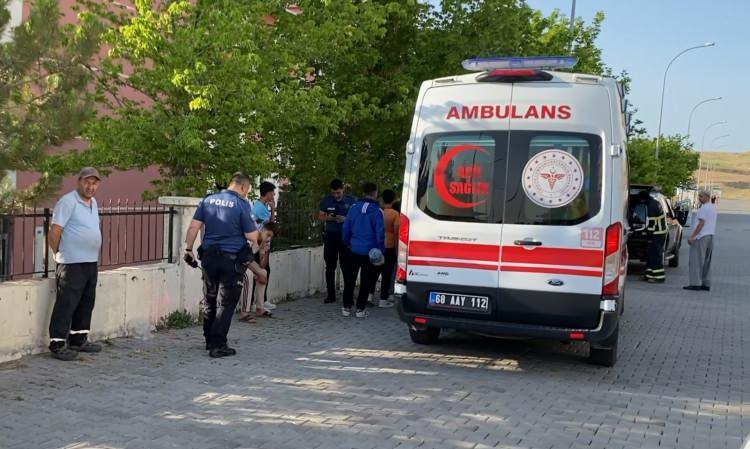 <p>Düşmeyle birlikte çocuğun koluna ucu sivri korkuluk demiri saplandı.</p>