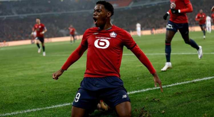 <p>Fenerbahçe, Edin Dzeko’nun boşluğunu bir an önce doldurabilmek için Lille ile sözleşmesi sona eren Jonathan David'i gündemine aldı. 25 yaşındaki Kanadalının Sarı-lacivertli takımdan talebi senelik 10 milyon avrodan üç yıllık sözleşme ve 15 milyon avro da imza parası.<br />
<br />
(TÜRKİYE)</p>