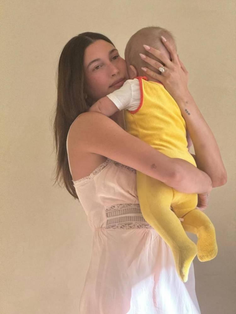<p><span style="color:#000000"><strong>Hailey Bieber ise eşinin bu açıklamasına "Babalar Günü berbat bir gün." yorumunda bulundu.</strong></span></p>