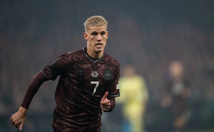 <p>Trabzonspor, Rennes forması giyen Albert Gronbaek için zorunlu satın alma maddesi içeren yeni bir teklif sunacak.<br />
<br />
(FANATİK)</p>
