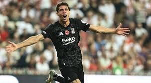 <p>Paulista: 1,1 M€ > 1 M€</p>