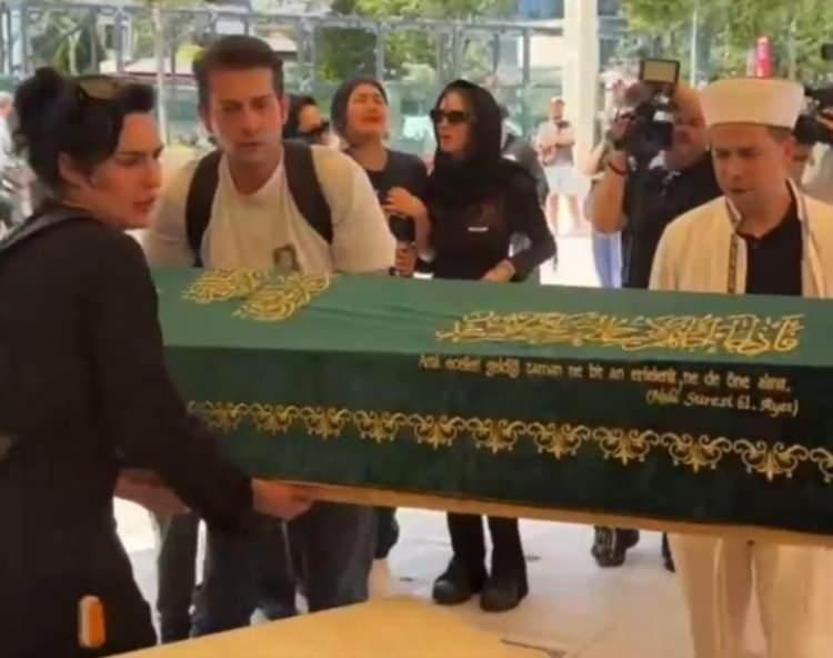 <p>Türkiye’nin sosyal medya fenomenleri arasında yer alan Nihal Candan’dan acı haber geldi. </p>