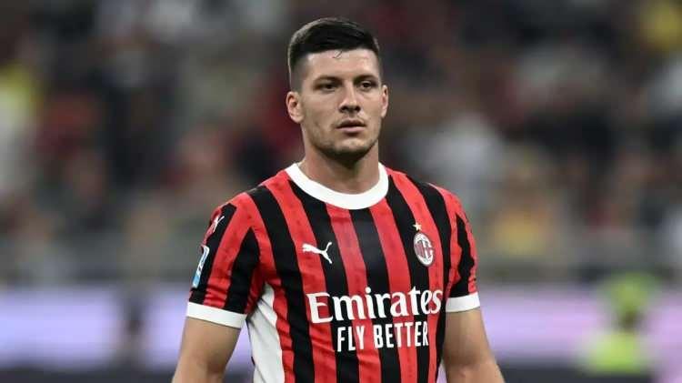 <p>Milan yönetimi daha önce Beşiktaş ve Trabzonspor ile anılan Jovic'in sözleşmesinin uzatma opsiyonu 20 Haziran'da dolmasına rağmen kullanmadı.<br />
<br />
Böylece Jovic, ay sonunda kontratının bitmesiyle birlikte resmen serbest oyuncu konumuna geçecek.<br />
<br />
(LA GAZETTA DELLO SPORT)</p>