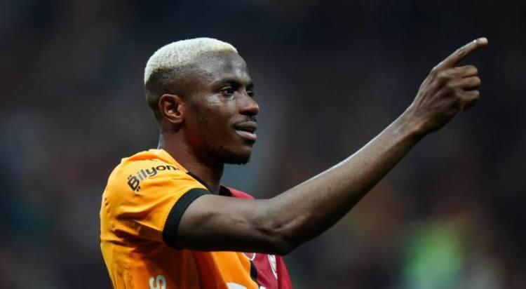 <p>Galatasaray, Osimhen'e tatil sonrası konuşmak istediğini belirtti. Sarı-kırmızılı ekip, sürecin uzamasından rahatsız.<br />
<br />
(SABAH)</p>