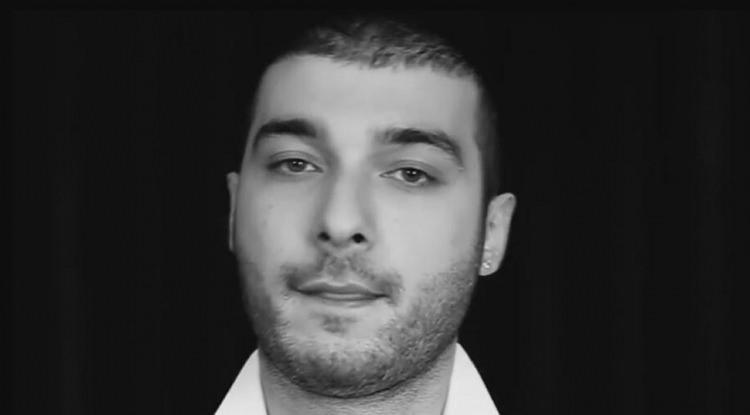 <p>Sansar Salvo, uyuşturucu madde kullanımına özendirdiği gerekçesiyle yargılandığı davada tutuklanmış ve 3 ay sonra serbest bırakılmıştı.</p>