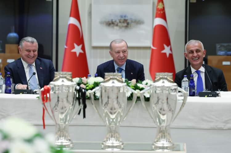 <p>Erdoğan, Türkiye'nin spor altyapısında çok ileri bir noktaya ulaştığının altını çizerek şöyle devam etti:</p>
