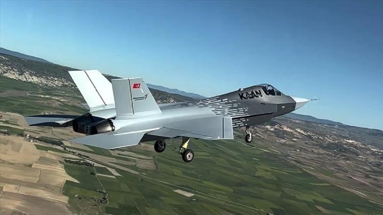 <p>Özellikle Dassault Aviation gibi Avrupa merkezli üreticilere alternatif arayışında olan Cakarta yönetiminin, Türkiye’nin geliştirdiği beşinci nesil savaş uçağına yönelmesi uluslararası uzmanlar tarafından <strong>“stratejik bir tercih”</strong> olarak yorumlanıyor.</p>

<p> </p>
