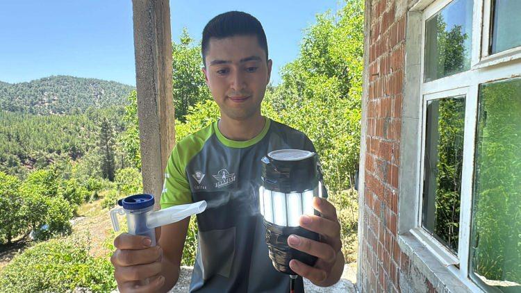 <p>Evin yakınındaki kaynak suyunun önüne yapılan, depo dolduğunda bıraktığı suyla günde 4 saat evdeki lambaların yandığı bir düzenek kuran Kargılı dikkat çekti. </p>
<p> </p>
<p> </p>