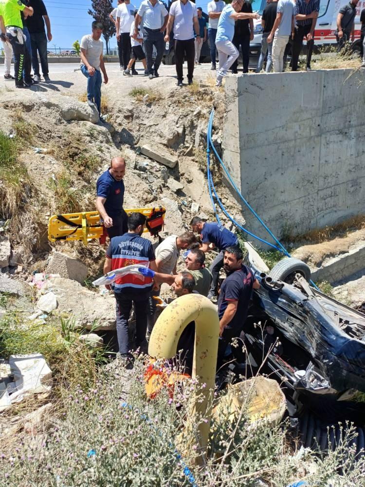 <p><span style="color:rgb(0, 0, 0)">İhbar üzerine bölgeye ambulans, polis, Tuşba İtfaiye Grup Amirliği ekipleri sevk edildi. </span></p>