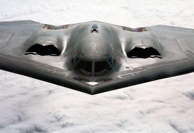 <p><span style="color:#B22222"><strong>ABD'NİN İLK KEZ KULLANDIĞI B-2 BOMBARDIMAN SAVAŞ UÇAĞINA AİT GÖRÜNTÜLER</strong></span></p>