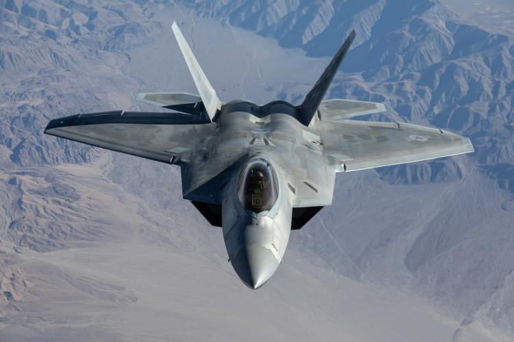 <p><span style="color:#B22222"><strong>ABD HİÇBİR ÜLKEYE SATMIYOR!</strong></span></p>

<p> </p>

<p><strong>Özel üretim olan F-22 Raptor Ssavaş Uçakları, ABD tarafından bizzat kendilerinin kullanmasu için geliştirildi. Satılmamaktadır.</strong></p>
