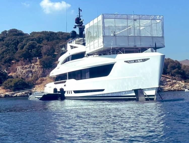 <p>Ancak Acun Ilıcalı bununla da kalmadı ve yata bir eklenti daha yaptırdı. Acun Ilıcalı lüks yatına voleybol sahası taktırarak yine adından söz ettirdi.</p>

<p> </p>
