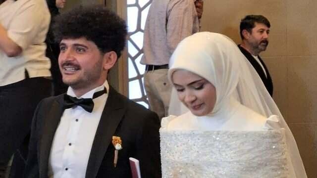 <p><span style="color:#000000"><strong>Matematik öğretmeni Rümeysa Çakmak ile 1 Haziran'da nikah masasına oturan ünlü yıldız, önceki gün düğün törenini gerçekleştirdi.</strong></span></p>