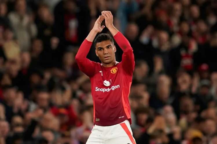<p>Beşiktaş, Manchester United'ın yeni sezonda kadrosunda düşünmediği Casemiro'yu gündemine aldı. Solskjaer'in de Brezilyalı orta sahaya sıcak olduğu aktarıldı.<br />
<br />
(AKŞAM)</p>