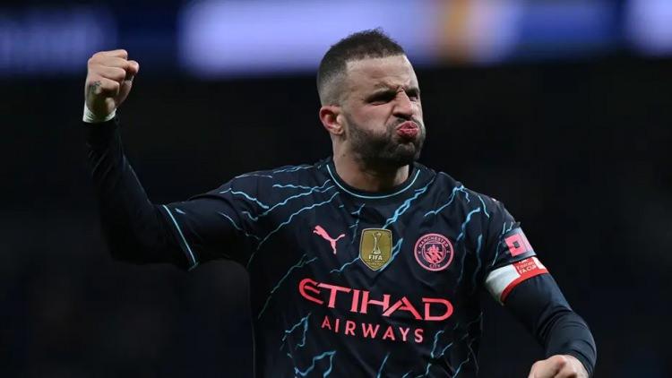 <p>Fenerbahçe, Kyle Walker transferini bir an önce bitirmek isterken, devreye yeni rakipler girdi.<br />
<br />
Fulham ve Everton'ın da İngiliz yıldız için harekete geçtiği bilgisine ulaşıldı.<br />
<br />
(FANATİK)</p>