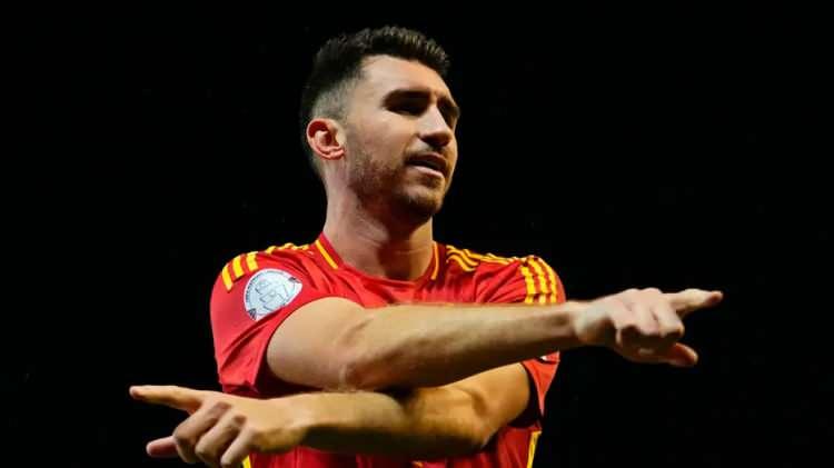 <p>Stoper arayışlarını sürdüren Fenerbahçe'de Aymeric Laporte ve Tuta isimleri ön plana çıktı.<br />
<br />
İki isimle de temaslar devam ediyor.<br />
<br />
(FOTOMAÇ)</p>
