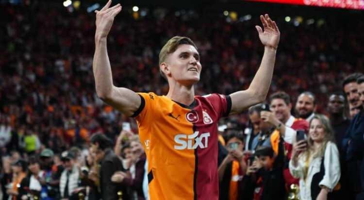 <p>Okan Buruk'un kadroda düşünmediği Elias Jelert için Bundesliga ekiplerinden Wolfsburg devreye girdi.<br />
<br />
Satın alma opsiyonlu kiralama teklifi yapılması gündemde.<br />
<br />
(TAKVİM)</p>