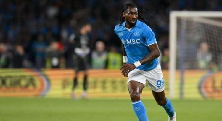 <p>Beşiktaş, Zambo Anguissa için Napoli ile sıkı pazarlıkta.<br />
<br />
Taraflar birbirlerine daha da yaklaşırken gözler futbolcunun teklife vereceği yanıta çevrildi.<br />
<br />
(SABAH)</p>
