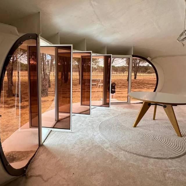 <p>B&ouml;ylece yeni evini, ABD'nin California eyaletine getirtti.</p>
