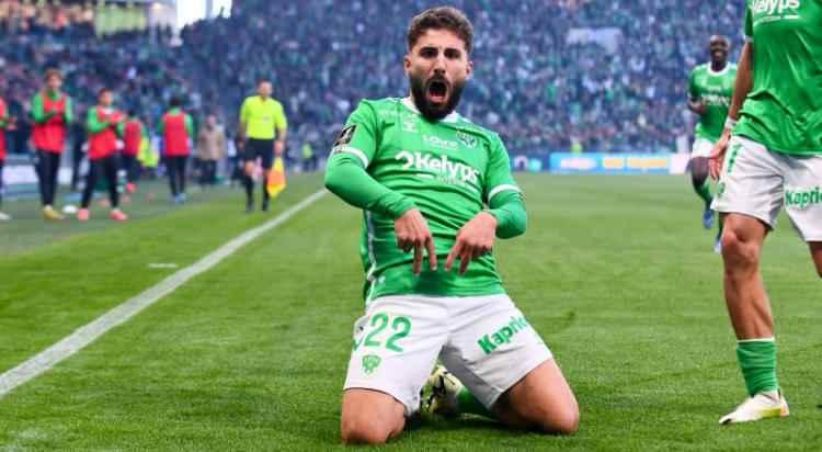 <p>Fransız ekibi Saint-Etienne'in küme düşmesi üzerine ayrılma kararı alan Zuriko Davitashvili, Beşiktaş'ın radarına girdi. Fransız kulübü 2028'e kadar sözleşmesi bulunan sol kanat için 20 milyon euro istiyor.<br />
<br />
(SÖZCÜ)</p>
